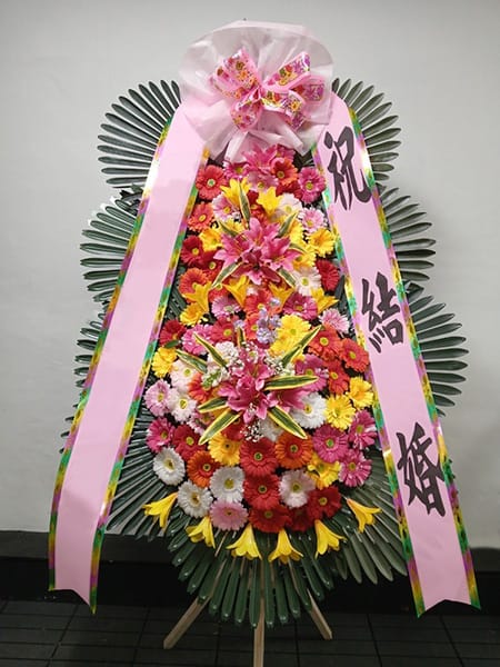 KU컨벤션웨딩홀 중학교 학부모 모임에서 뜻을 모아 전달한 화사한 화환